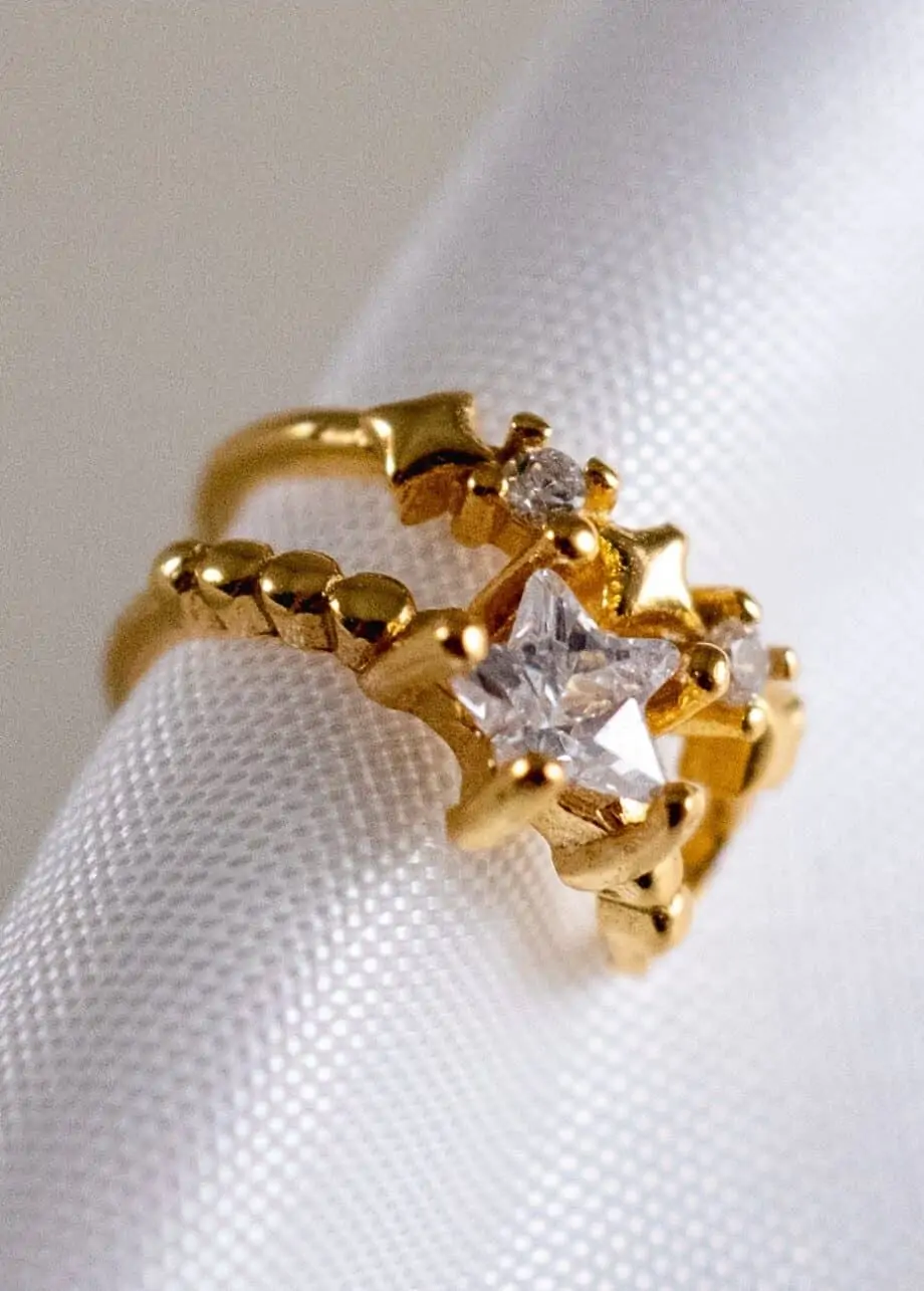 Gouden Earcuff The Stars in your eyes Goud op Zilver. Handgemaakte edelsteen sieraden van Jewels by KC.