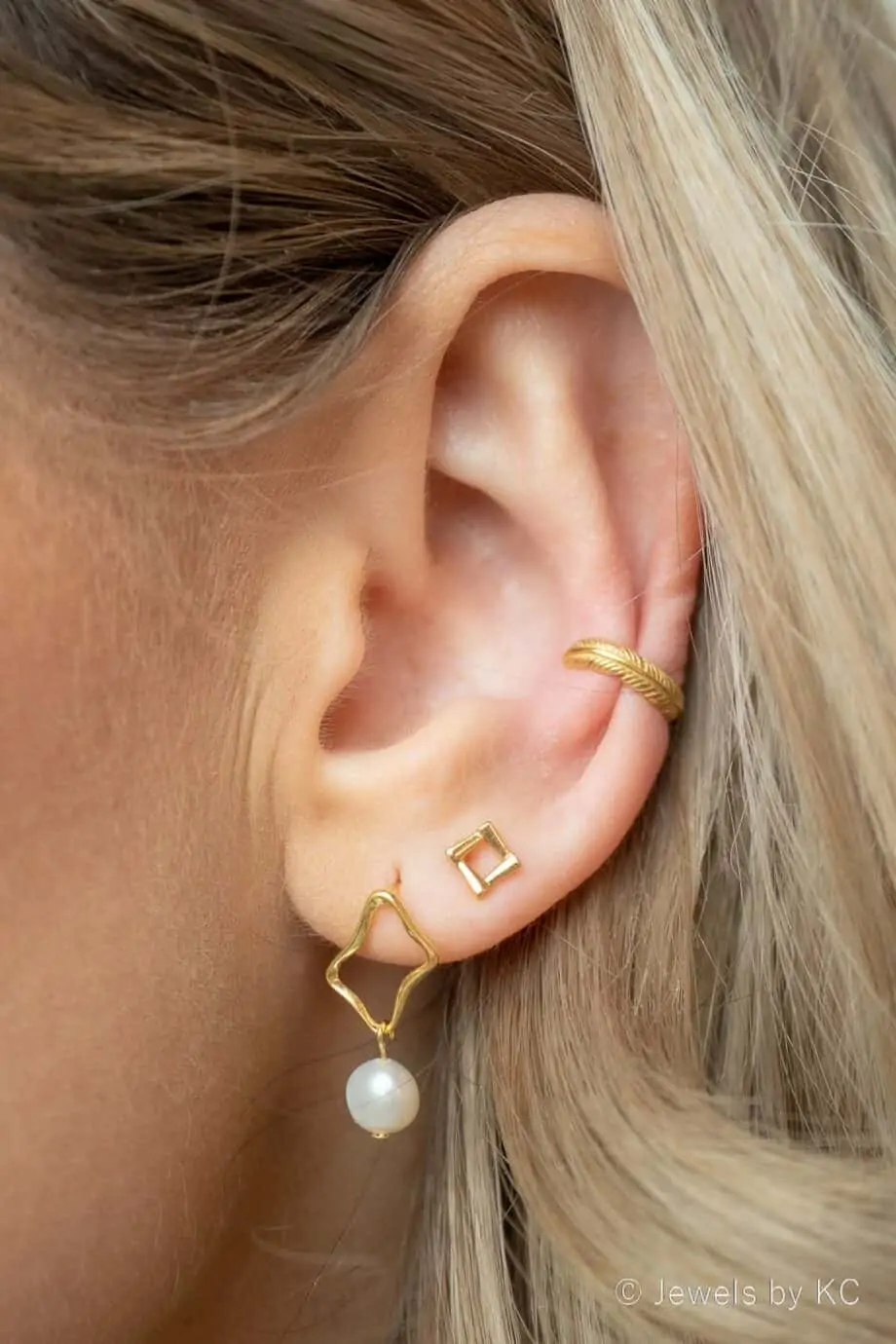 Gouden ear cuff en Gouden oorbellen van Goud op Zilver