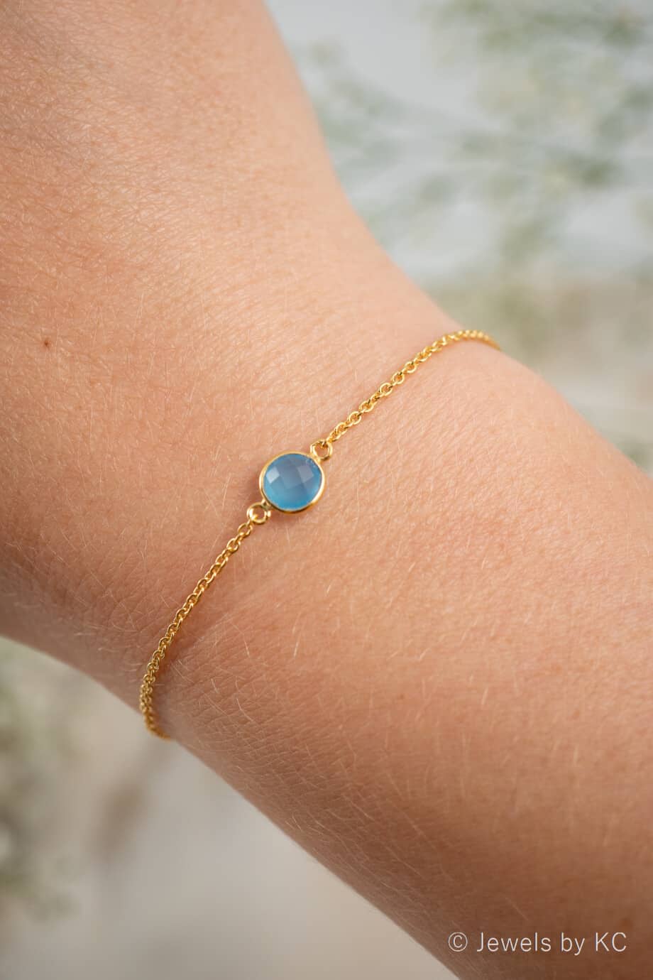 Gouden-edelsteen-armband-Blauwe-Chalcedoon-Blue-Chalcedony-van-Goud-op-Zilver