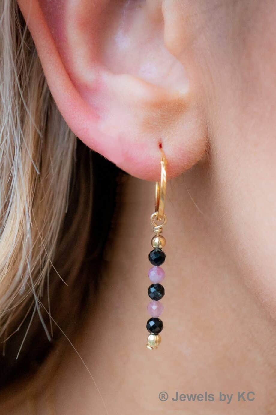 Gouden edelsteen oorbellen met Roze-Paarse-Zwarte Toermalijn steentjes