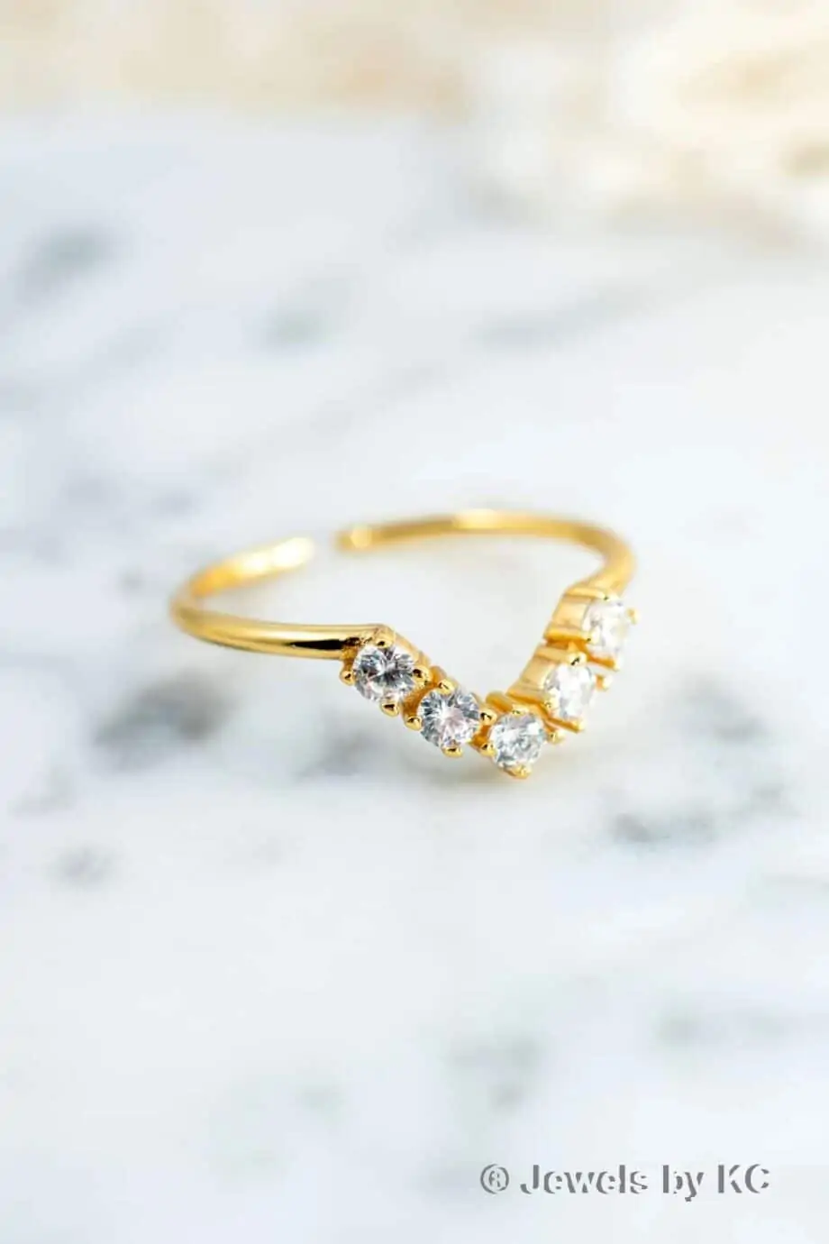 Gouden ring 'V' met Zirconia steentjes van Goud verguld Sterling Zilver