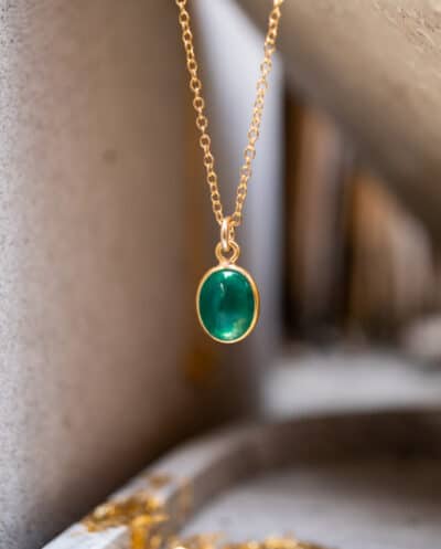 Edelsteen sieraden: Gouden edelsteen ketting groene Onyx betekening kracht doorzettingsvermogen Goldfilled kettinkje