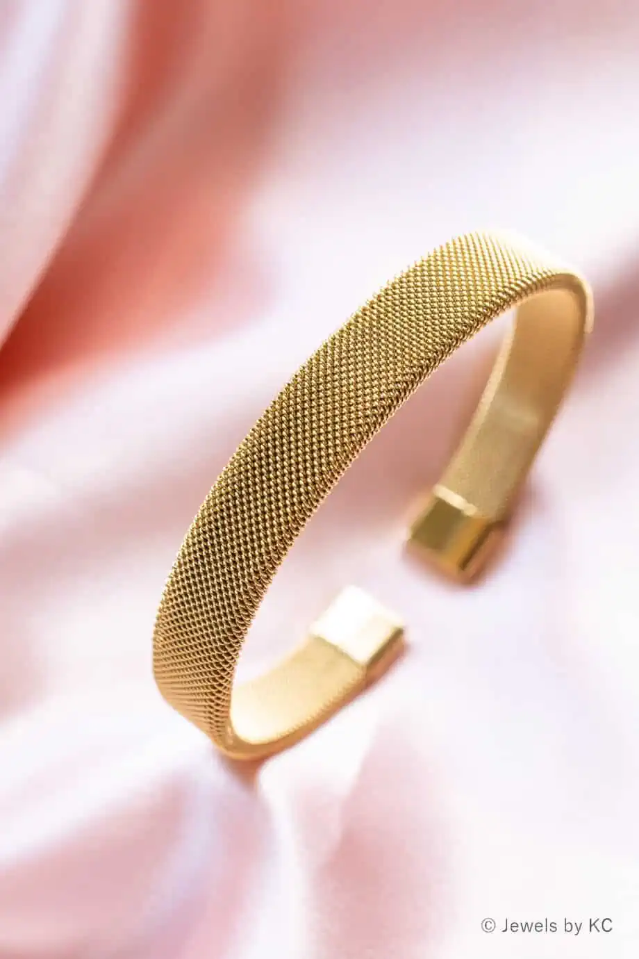 Gouden Cuff Bangle armband Maze van Goldplated Titanium