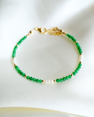 Groene edelsteen armband met parels en gouden kralen van Jade edelsteentjes en Gold filled
