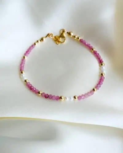 Roze edelsteen armband met parels en gouden kralen van Toermalijn edelsteentjes en Gold filled