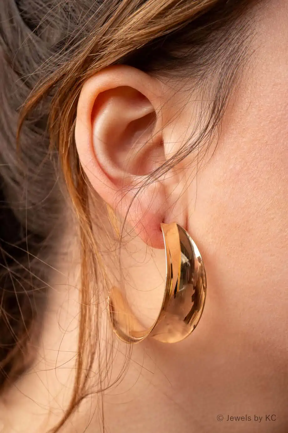 Grote gouden oorbellen Golden Curves gebogen oorstekers van Gold filled Goud