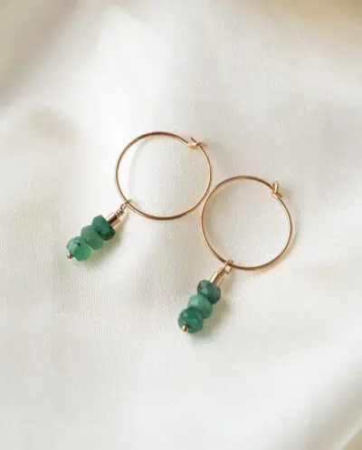 Gouden edelsteen oorbellen met groene smaragd emerald edelsteentjes hangertjes oorringen van Gold filled Goud